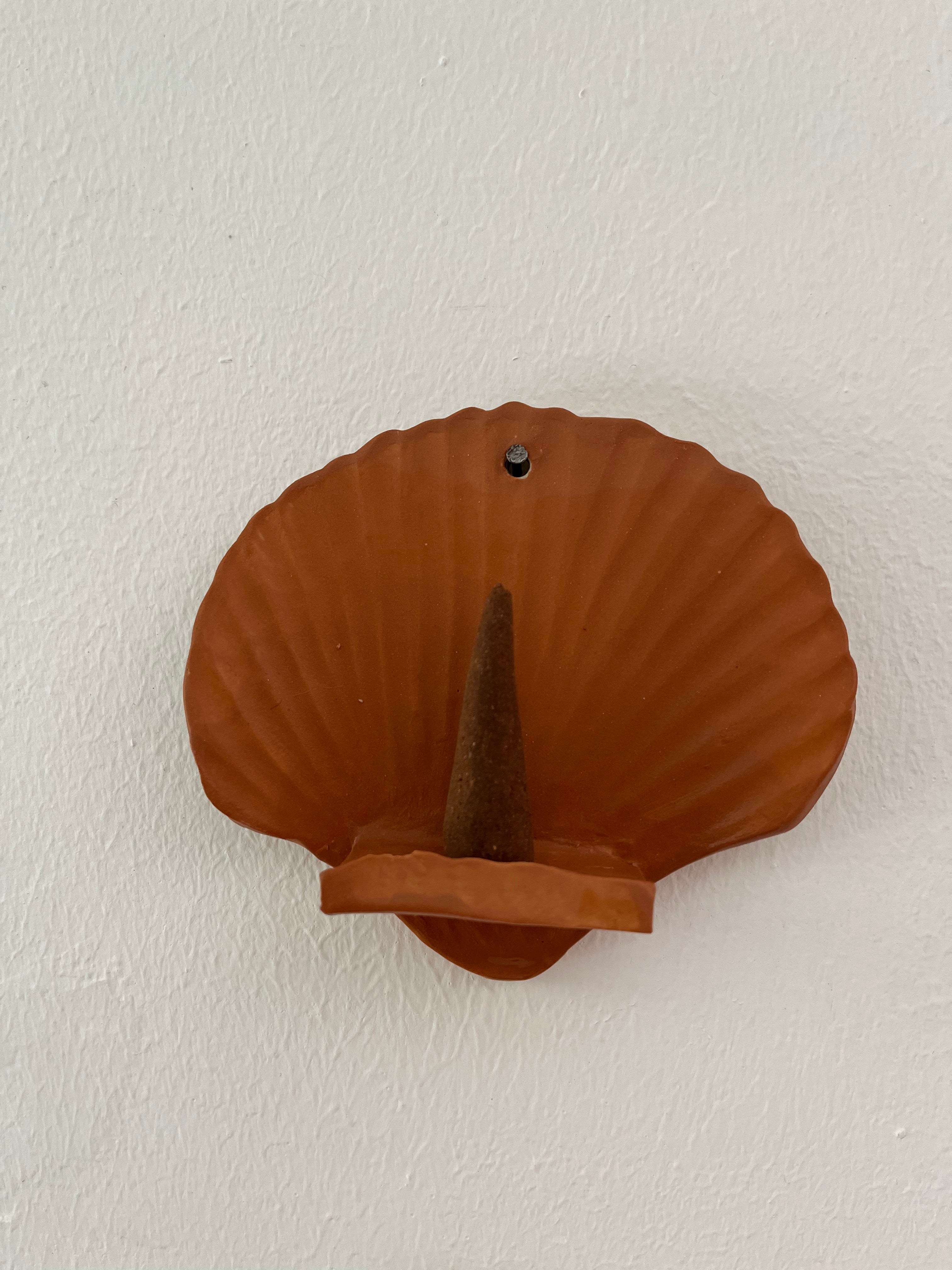 Hangend schelp altaar