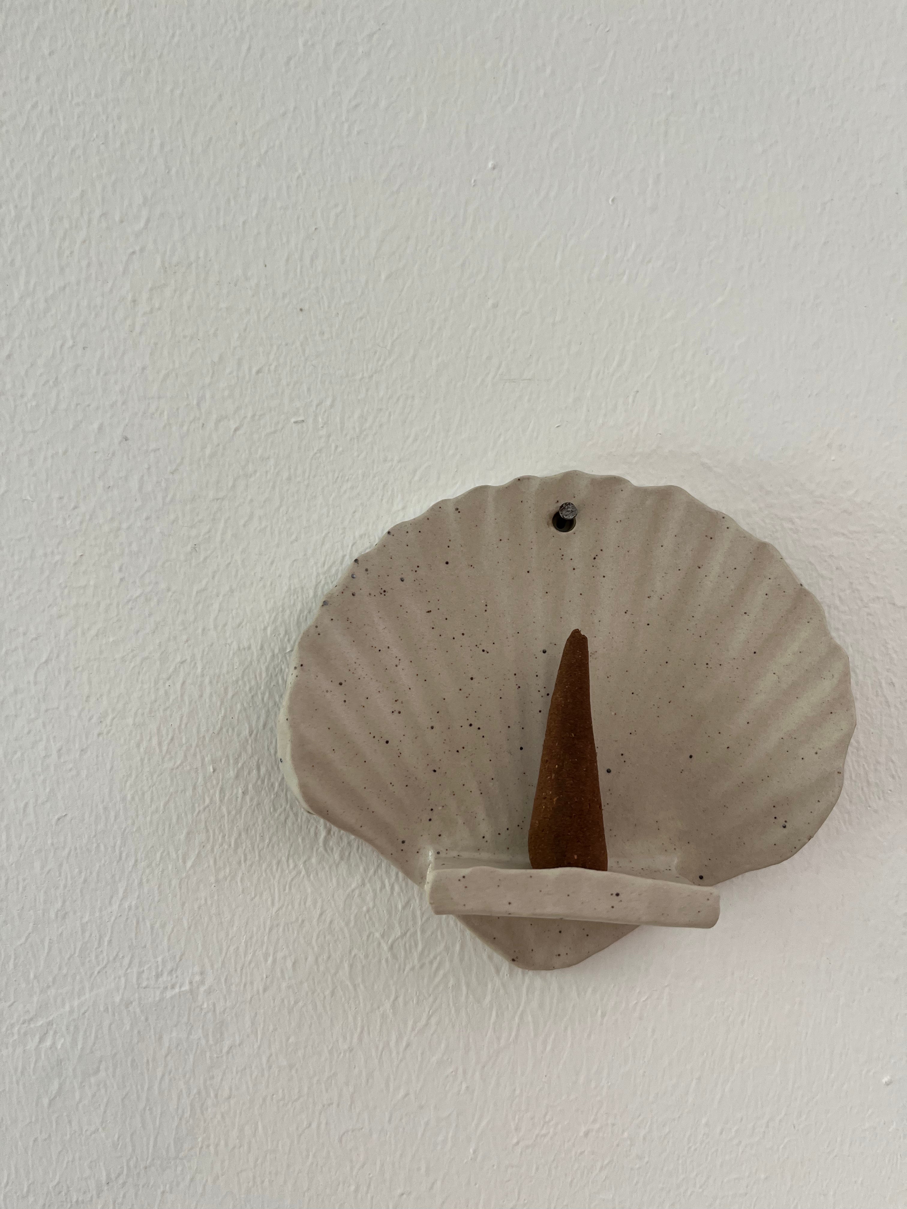 Hangend schelp altaar