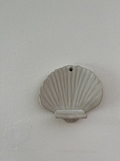 Hangend schelp altaar